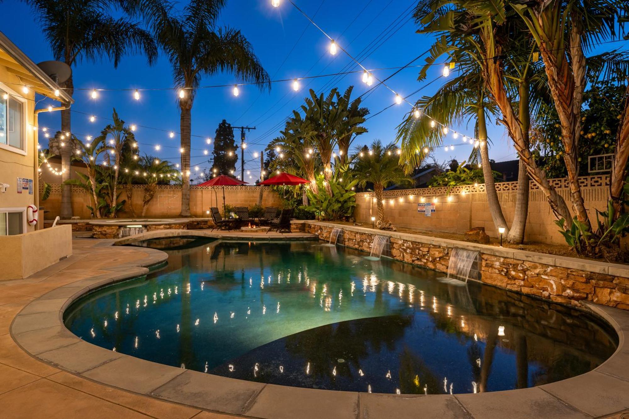 Amazing Modern Pool House Near Disneyland 애너하임 외부 사진